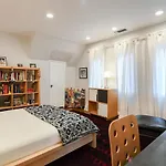Beautiful Airy Architect-Designed Room And Brand New Private Luxe Bathroom