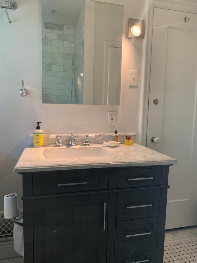 Beautiful Airy Architect-designed And Brand New Private Luxe Bathroom Séjour chez l'habitant Los Angeles