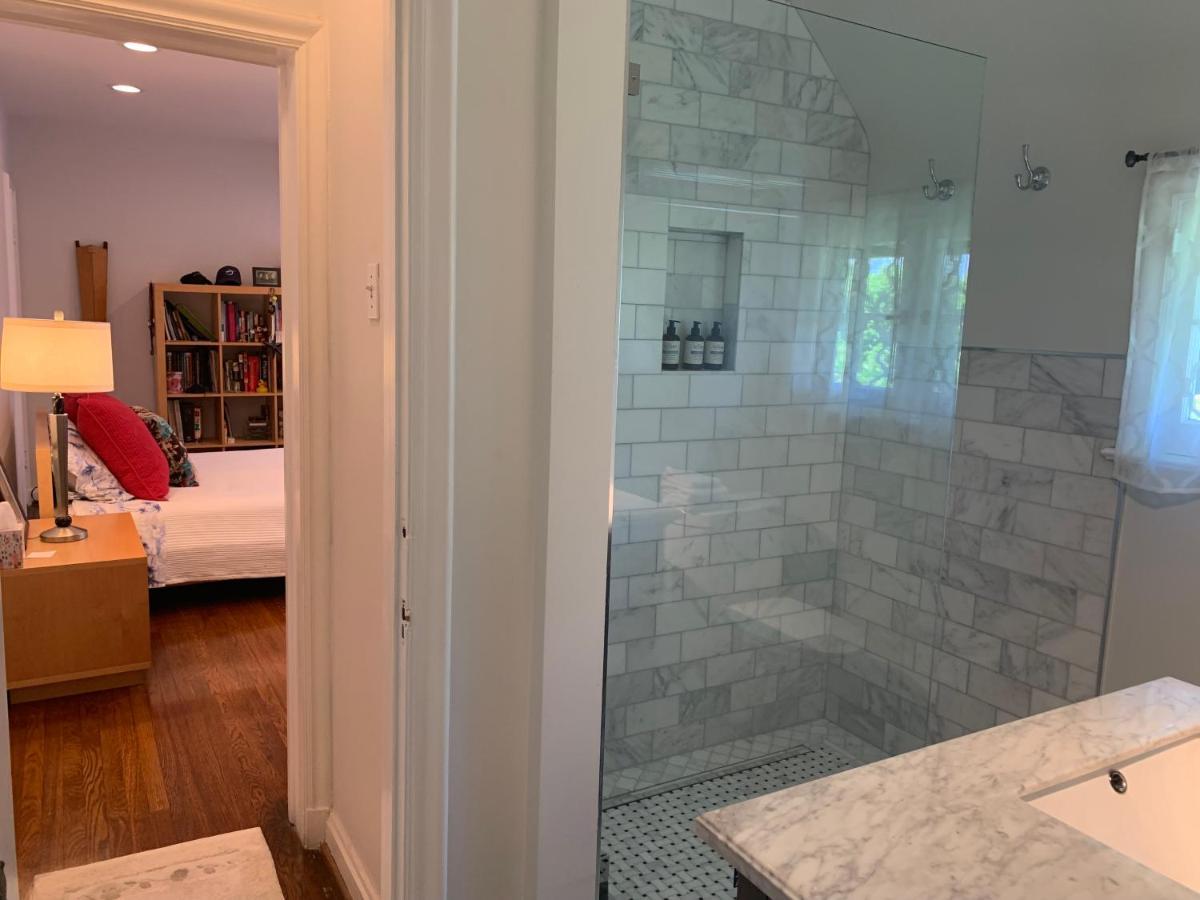 Séjour chez l'habitant Beautiful Airy Architect-designed And Brand New Private Luxe Bathroom Los Angeles